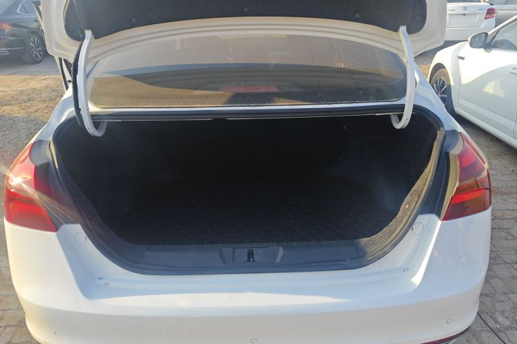 吉利汽车 帝豪 2019款 领军版 1.5L 手动向上亚运版 国VI机舱底盘23