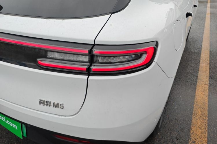鸿蒙智行 问界M5 2022款 增程后驱标准版车身外观9