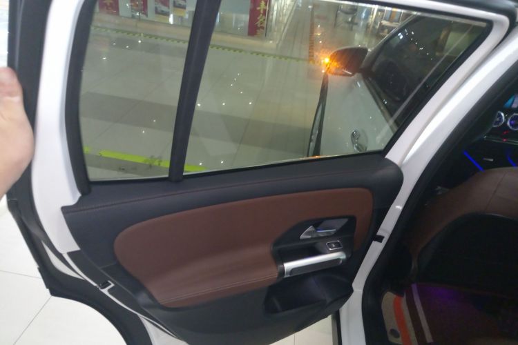 奔驰GLB 2021款 GLB 200 动感型中控内饰7008