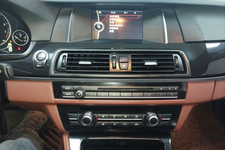 宝马5系 2014款 520Li 典雅型中控内饰16