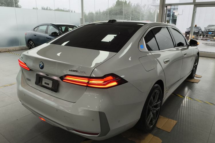 宝马i5 2024款 eDrive 35L  豪华套装车身外观6005