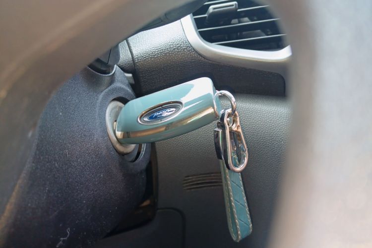 福特 翼搏 2013款 1.5L 手动舒适型中控内饰7001