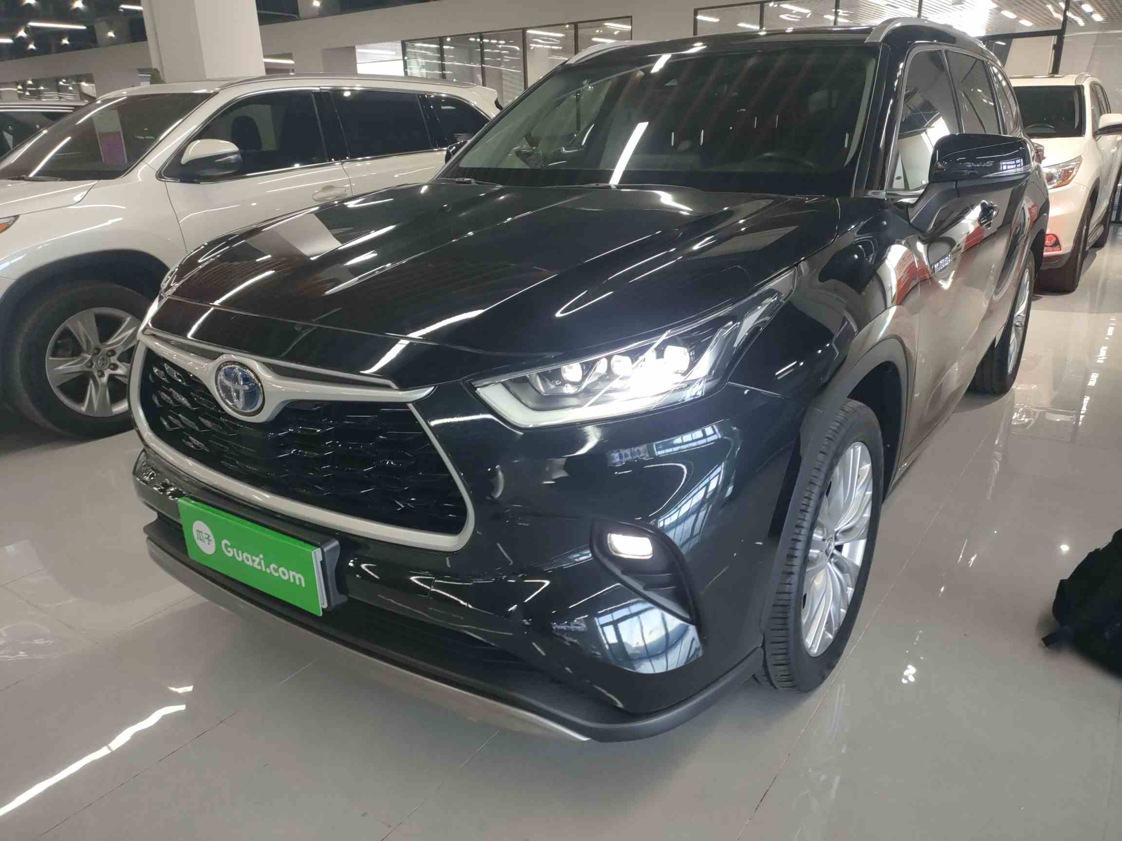 丰田 汉兰达 2023款 2.5L智能电混双擎四驱尊贵版 7座(2)