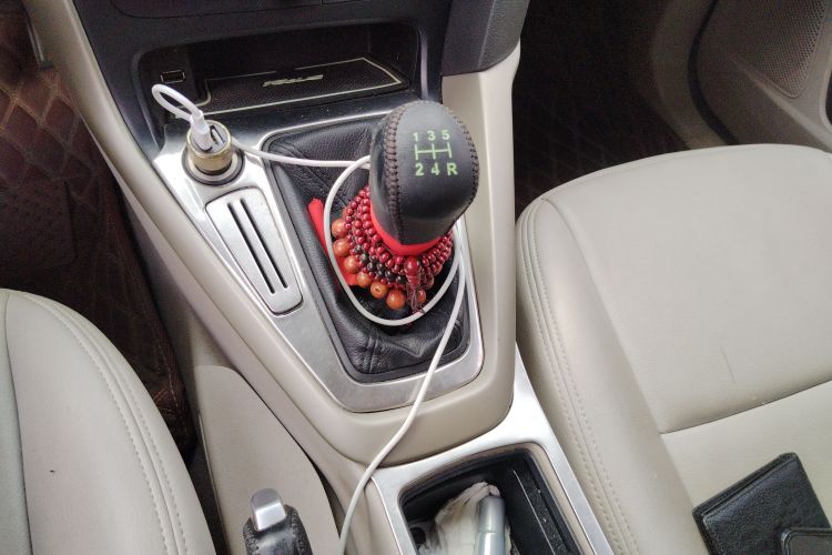 福特 福克斯 2015款 三厢 1.6L 手动舒适型中控内饰18