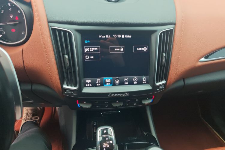 玛莎拉蒂 Levante 2019款 3.0T 标准版 国V中控内饰16
