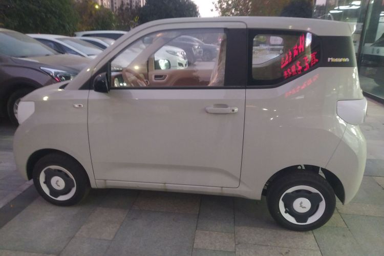 五菱汽车 宏光MINIEV 2024款 第三代 215km 青春版车身外观4