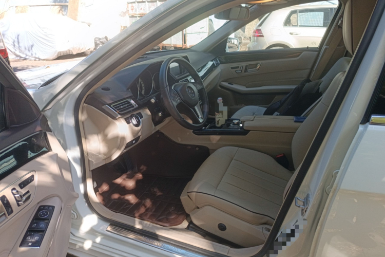 奔驰E级 2015款 E 260 L 运动型中控内饰7003