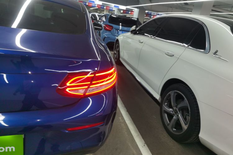 奔驰C级(进口) 2018款 C 200 轿跑车车身外观9