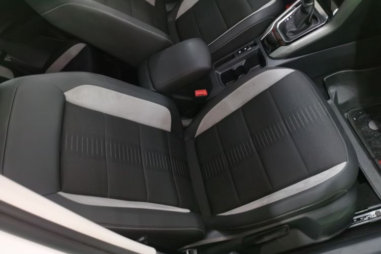 大众 T-ROC探歌 2019款 230TSI DSG两驱进取型 国VI局部细节41