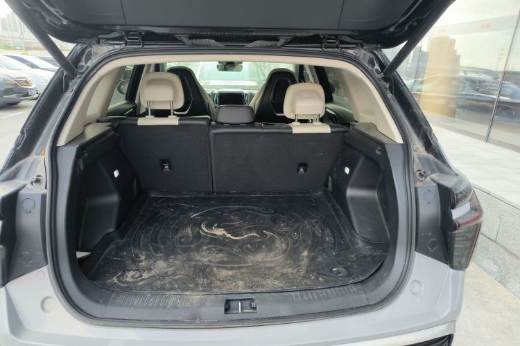 红旗HS3 2023款 2.0T 四驱有为版机舱底盘23