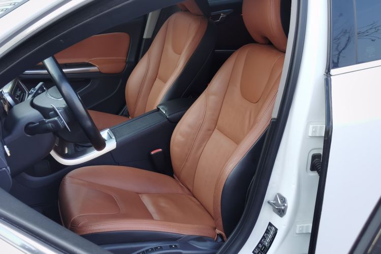 沃尔沃S60 2014款 S60L T5 智越版中控内饰19