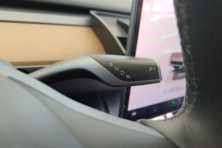 特斯拉 Model Y 2022款 改款 后轮驱动版中控内饰18