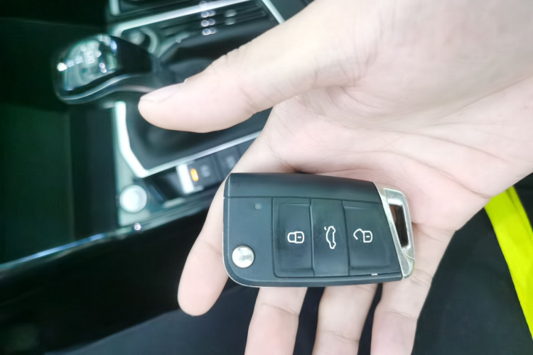 大众 迈腾 2023款 200万辆纪念版 380TSI DSG旗舰型中控内饰11