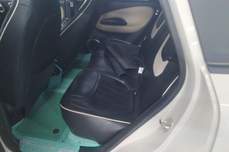 五菱汽车 五菱缤果 2023款 203km 轻享款中控内饰7004