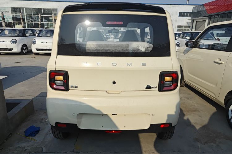 吉利银河 熊猫 2025款 210km 元气熊车身外观6