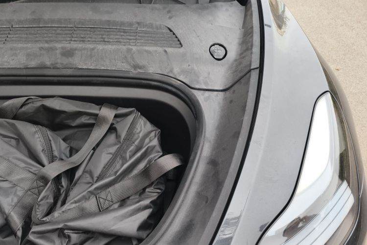 特斯拉 Model Y 2024款 长续航全轮驱动版局部细节9007