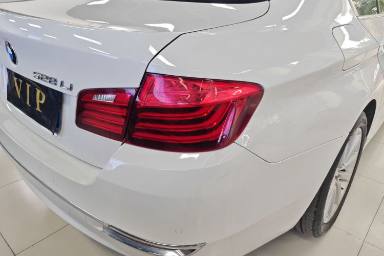 宝马5系 2014款 528Li 领先型车身外观9