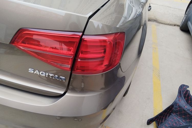 大众 速腾 2018款 1.6L 手动舒适型车身外观9