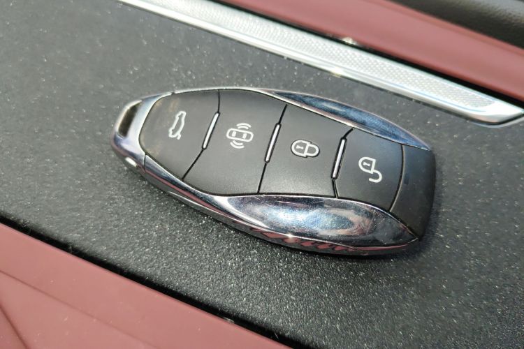 红旗H5 2024款 1.5T DCT智联旗韵版中控内饰11