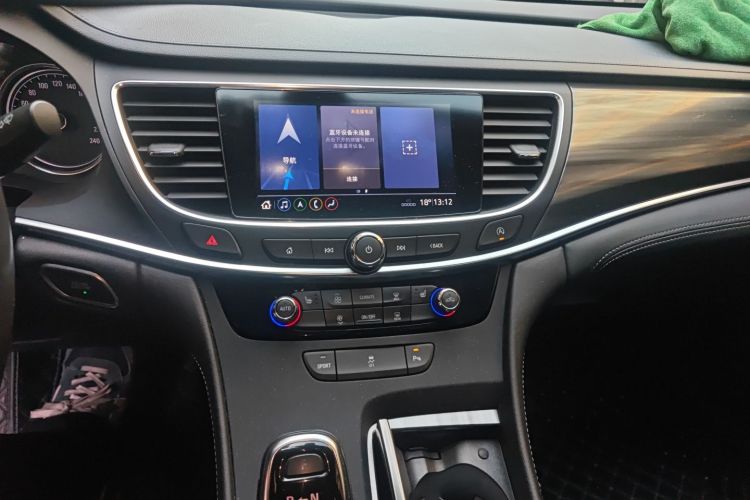 别克 君越 2021款 652T 豪华型中控内饰16
