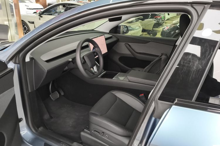 特斯拉 Model Y 2025款 后轮驱动版中控内饰20