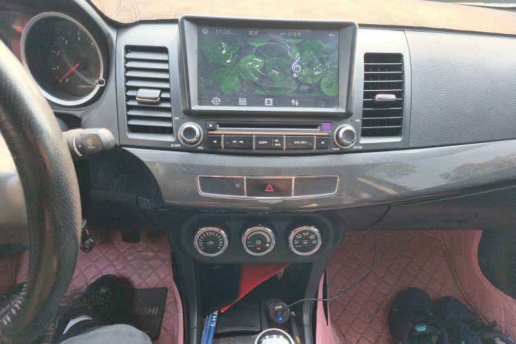 三菱 翼神 2013款 时尚版 1.8L 手动舒适型中控内饰16