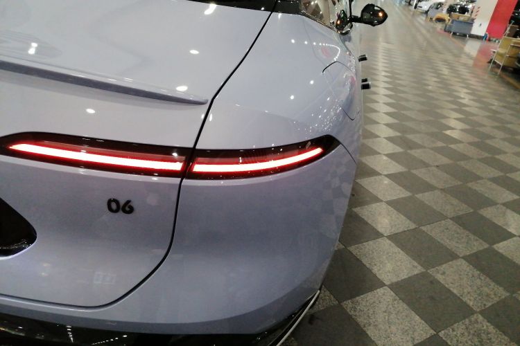 阿维塔06 2025款 Pro增程版车身外观6006