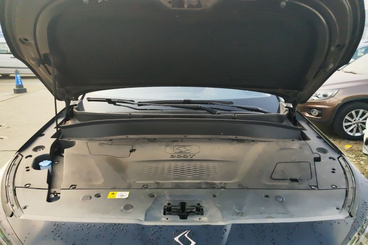 思皓X8 PLUS 2023款 1.5TGDI DCT智尚版 7座机舱底盘24