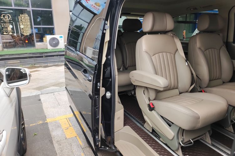 奔驰 唯雅诺 2013款 3.0L 舒适版中控内饰7006