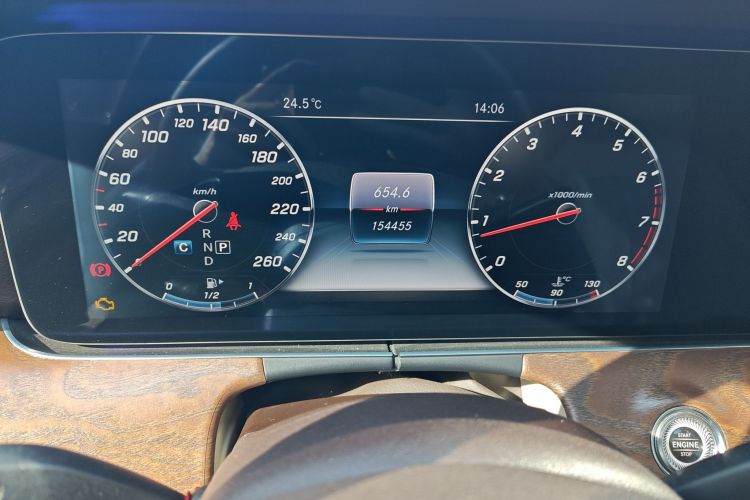 奔驰E级 2017款 E 300 L 豪华型中控内饰15