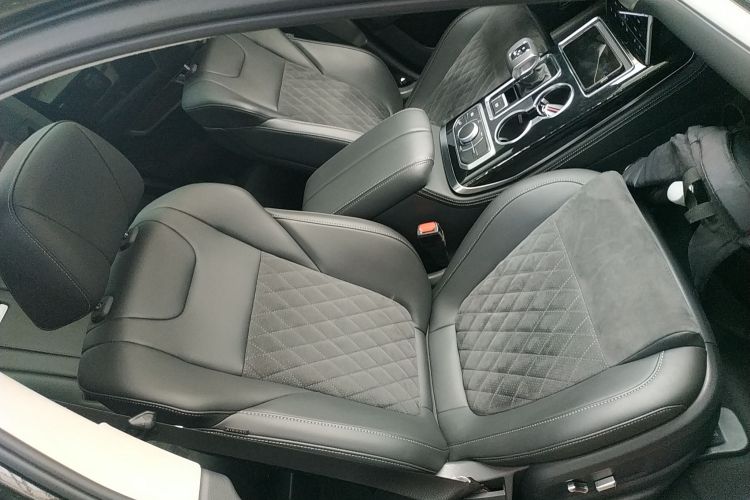 红旗HS7 2022款 2.0T DCT两驱智联旗畅版 五座局部细节41