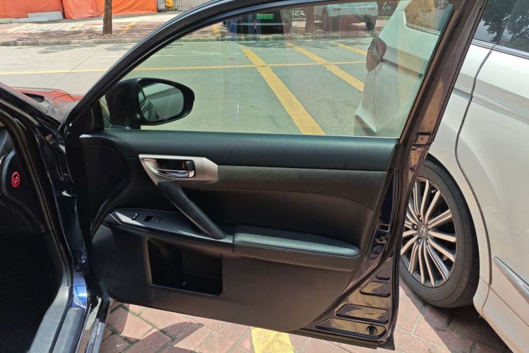 雷克萨斯CT 2014款 CT200h 精英版 单色中控内饰42