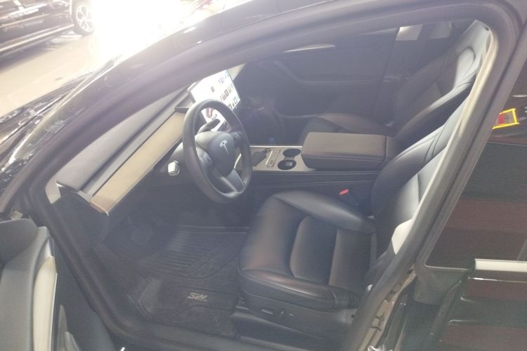 特斯拉 Model Y 2021款 标准续航后驱版中控内饰20