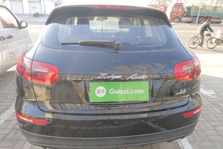 众泰SR9 2017款 2.0T 自动极致之光版车身外观6