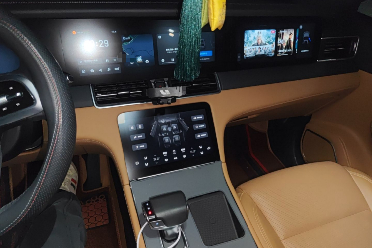 理想汽车 理想ONE 2021款 增程6座版中控内饰16