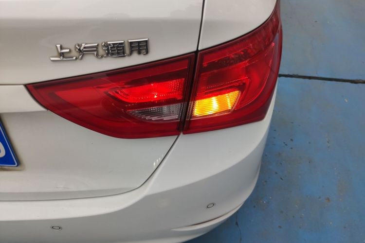 别克 英朗 2016款 15N 自动豪华型车身外观9