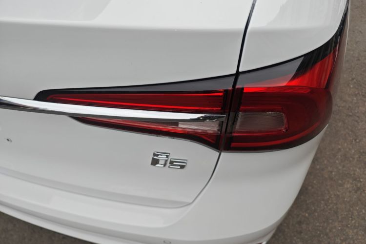 荣威i5 2019款 1.5L 手动4G互联朗豪版车身外观6006