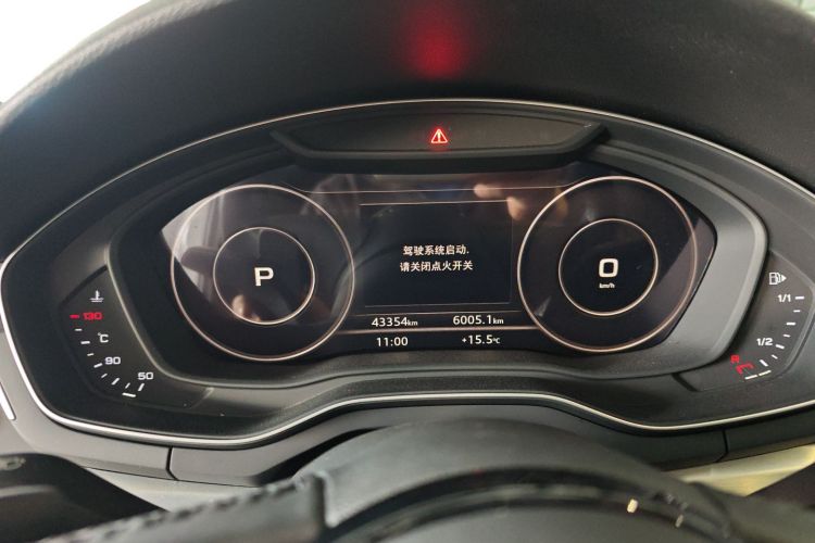 奥迪A4L 2018款 30周年年型 40 TFSI 时尚型中控内饰14