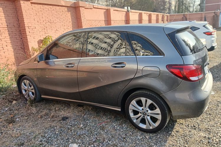 奔驰B级 2018款 B 200 动感型车身外观6003
