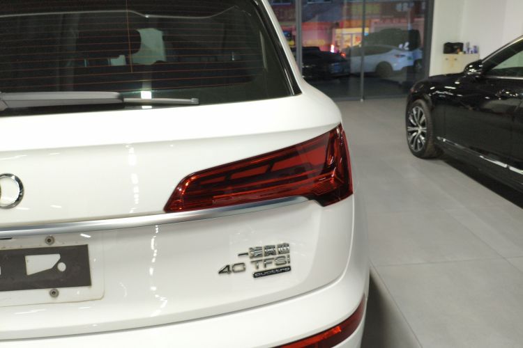 奥迪Q5L 2022款 40T 豪华动感型车身外观9