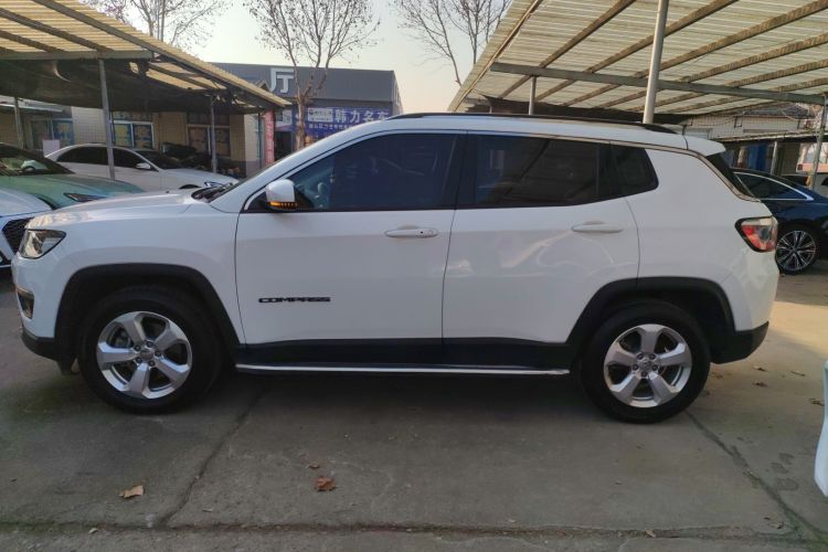 Jeep 指南者 2019款 200T 自动家享-互联大屏版车身外观4