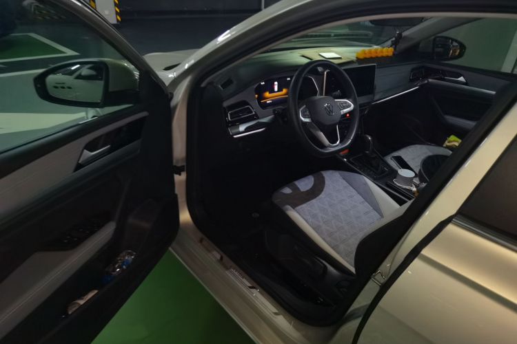 大众 朗逸 2023款 1.5L 自动满逸版中控内饰7003