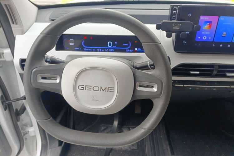 吉利银河 2024款 200km 熊猫骑士中控内饰13