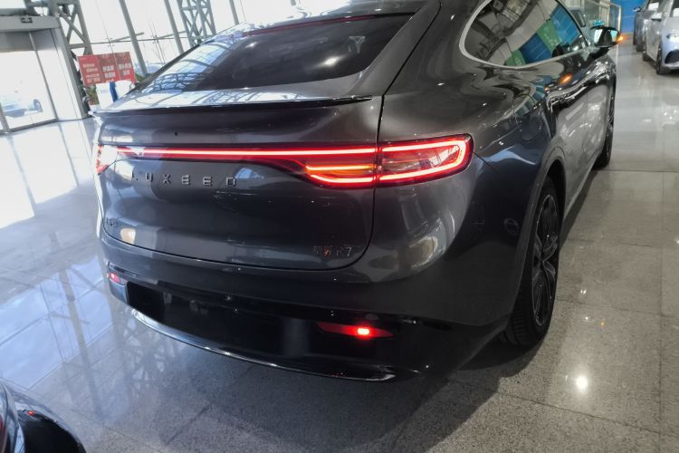 鸿蒙智行 智界R7 2025款 增程 331km Ultra车身外观6