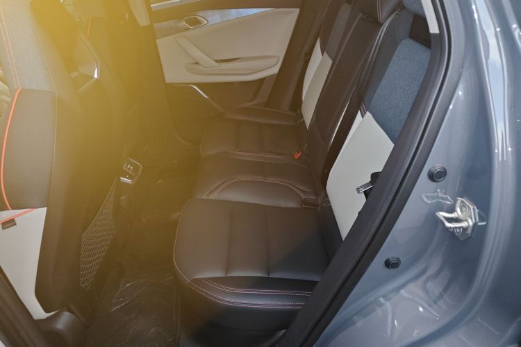 领克06 2020款 1.5T 耀Halo中控内饰21