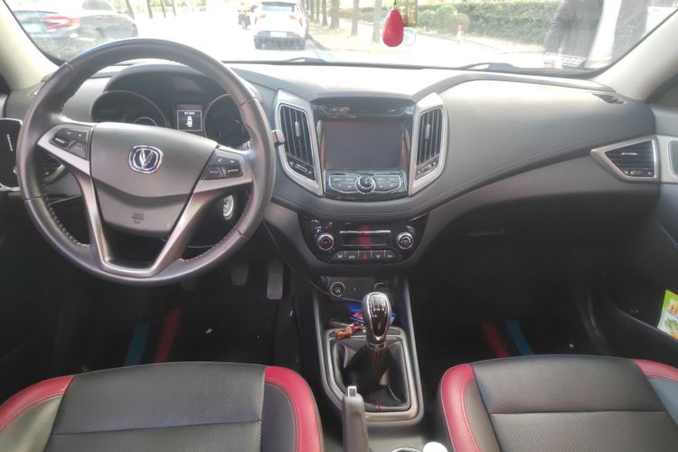 长安 逸动 2016款 XT 1.6L 手动俊酷型中控内饰7002