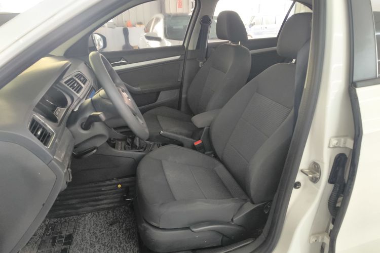 大众 朗逸 2018款 经典 1.5L 手动风尚版 国VI中控内饰19