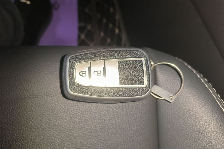 丰田 威兰达 2023款 2.0L CVT两驱豪华PLUS版中控内饰7001