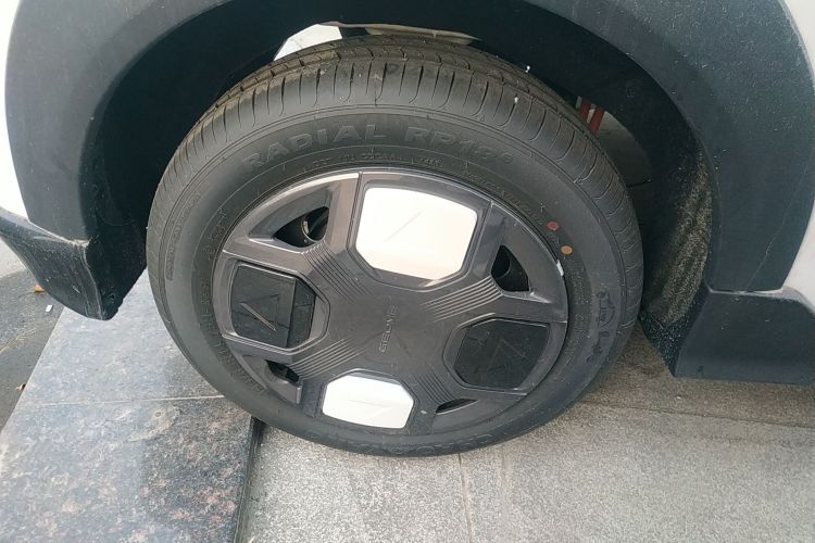 吉利银河 2025款 210km 熊猫卡丁车身外观6008