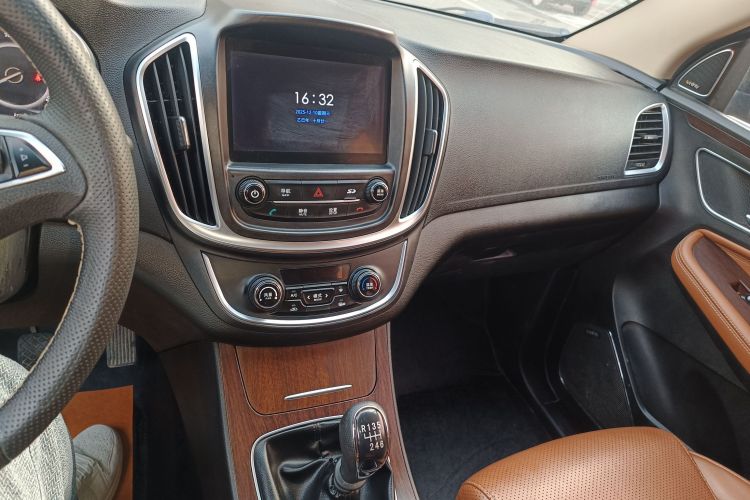 宝骏560 2017款 律动版 1.5T 手动乐享型局部细节16